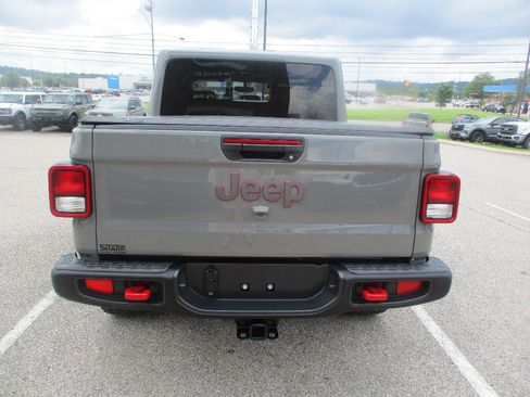 Used 2022 Jeep Gladiator Rubicon w/ Cold Weather Group AWD/4WD image 13