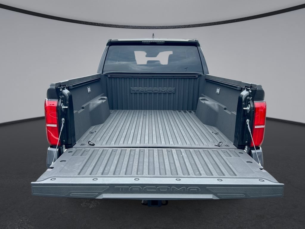 Used 2025 Toyota Tacoma SR5 AWD/4WD image 19