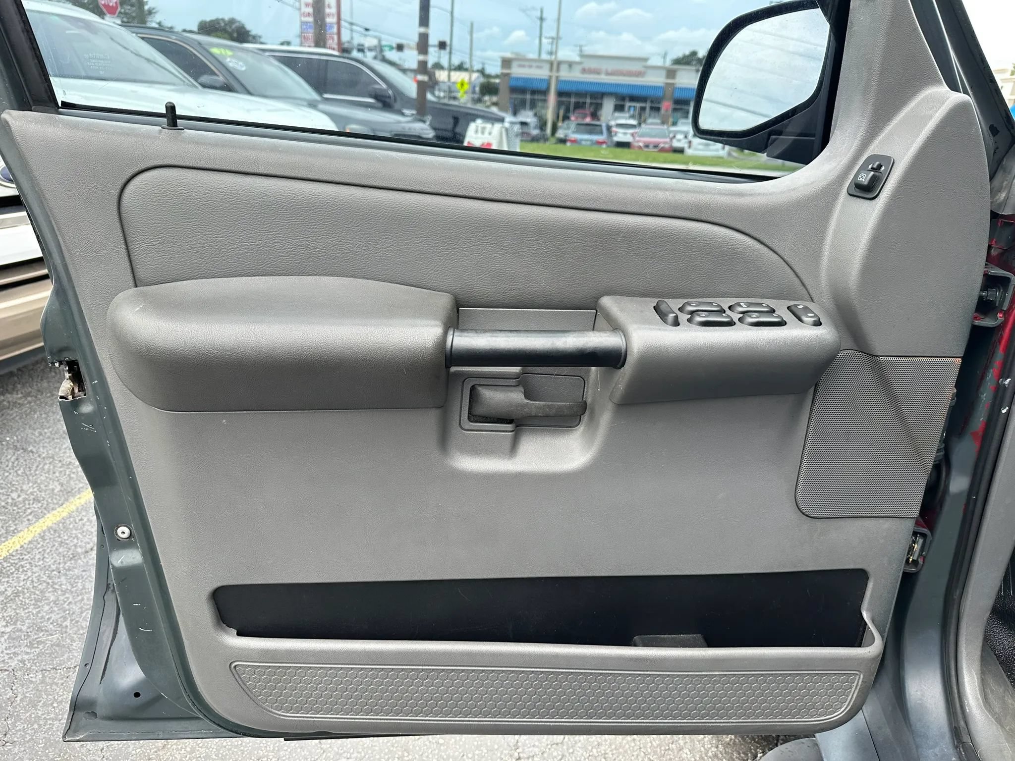 Used 2005 Ford Explorer Sport Trac XLS RWD image 8