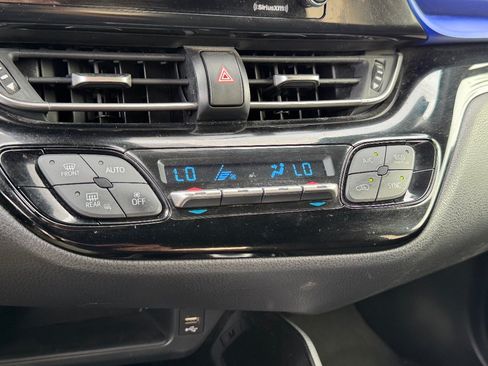 Used 2020 Toyota C-HR XLE FWD image 28