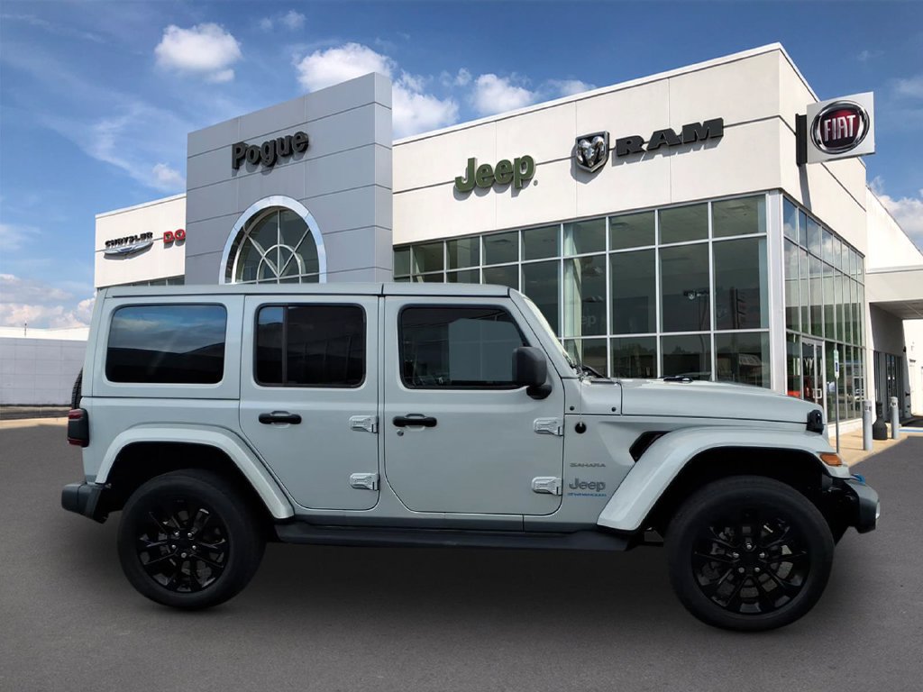 Used 2023 Jeep Wrangler Unlimited Sahara w/ Cold Weather Group AWD/4WD image 2