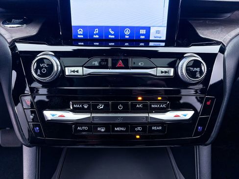 Used 2023 Ford Explorer Platinum w/ Technology Package AWD/4WD image 26