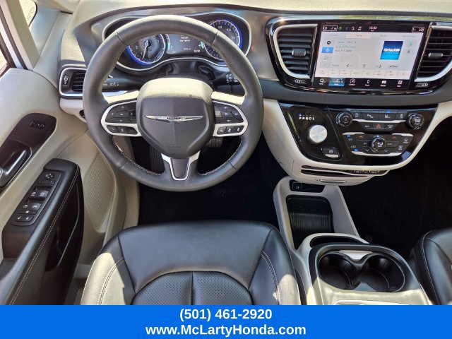 Used 2024 Chrysler Pacifica Touring-L FWD image 14