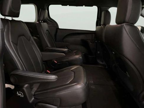 Used 2025 Chrysler Pacifica Select FWD image 69