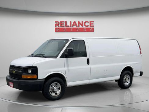 Used 2014 Chevrolet Express 2500 RWD image 2