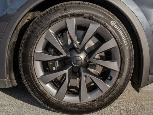 Used 2024 Tesla Model X image 13