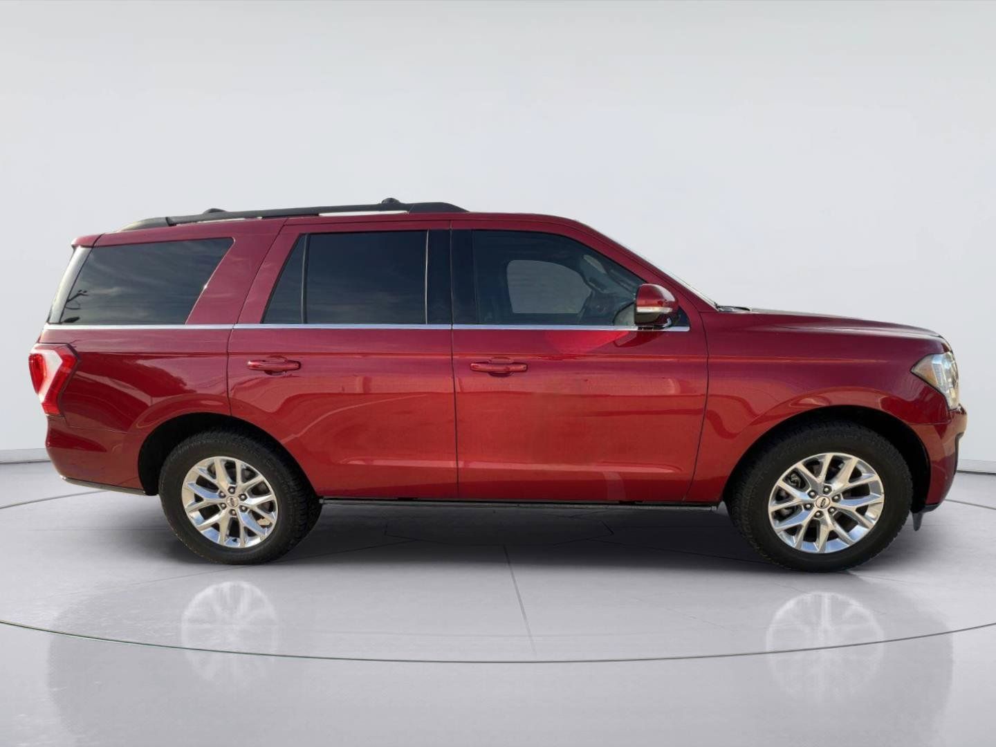 Used 2020 Ford Expedition XLT w/ Equipment Group 202A RWD image 2