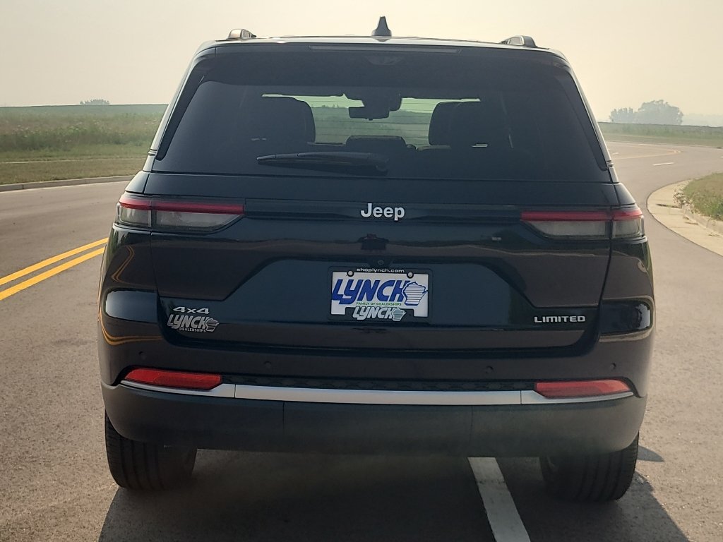 New 2026 Jeep Grand Cherokee Limited w/ Luxury Tech Group II AWD/4WD image 3