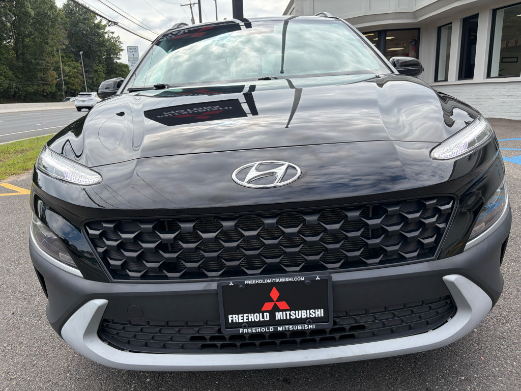 Used 2023 Hyundai Kona SEL AWD/4WD image 2