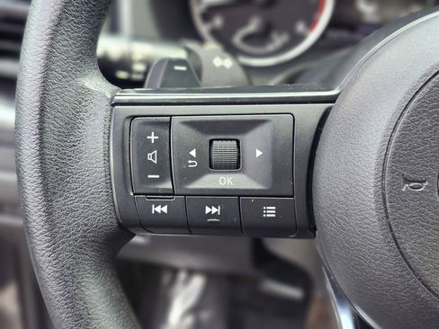 Used 2024 Nissan Rogue S FWD image 17