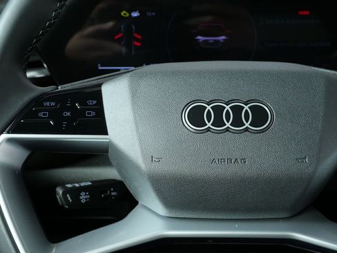 Used 2025 Audi Q5 Premium Plus w/ Premium Plus image 8