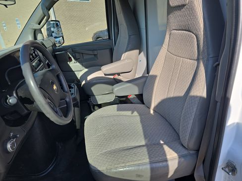 Used 2018 Chevrolet Express 3500 w/ Power Convenience Package image 17
