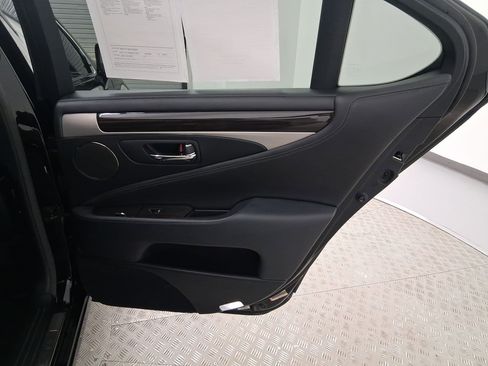 Used 2014 Lexus LS 460 w/ Comfort Package image 31