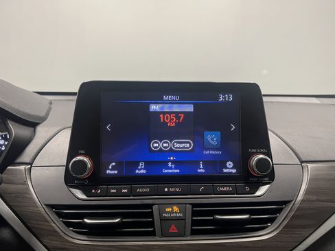 Used 2024 Nissan Altima 2.5 SV image 21