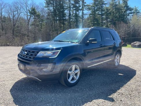 Used 2017 Ford Explorer XLT AWD/4WD image 2