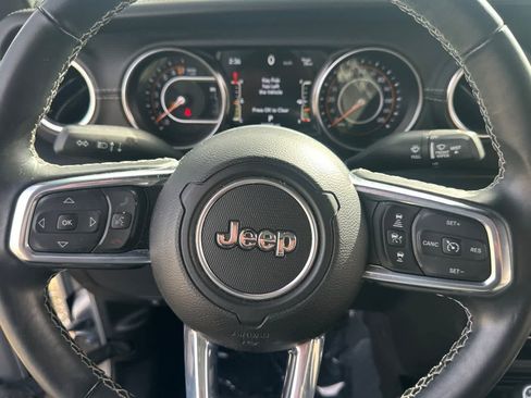 Used 2021 Jeep Gladiator Overland image 25