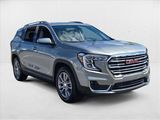 Used 2024 GMC Terrain SLT image 3