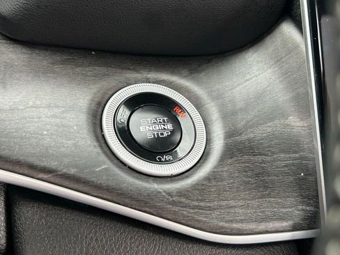 Certified 2024 Jeep Grand Cherokee Limited w/ Black Appearance Package image 53