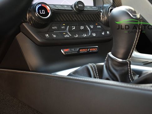 Used 2015 Chevrolet Corvette Z06 w/ 3LZ Preferred Equipment Group RWD image 20