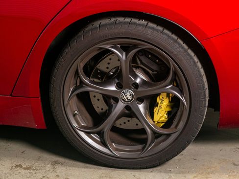 Used 2024 Alfa Romeo Giulia Quadrifoglio image 17