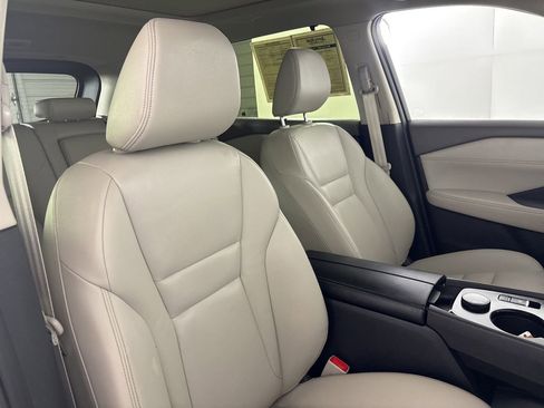 Used 2025 Nissan Rogue SL w/ Tech Package image 28