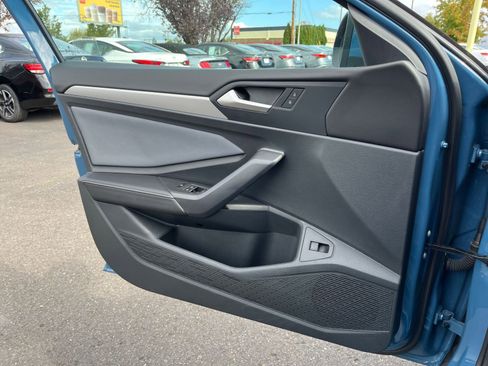 Used 2025 Volkswagen Jetta SE image 20