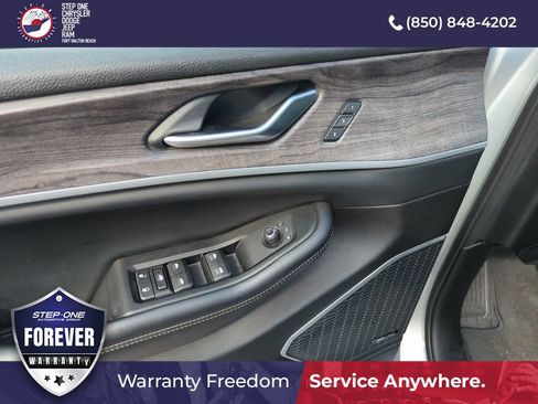 Used 2022 Jeep Grand Cherokee Limited 4xe w/ Luxury Tech Group II AWD/4WD image 18