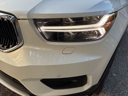 Used 2022 Volvo XC40 T5 Momentum w/ Premium Package image 10