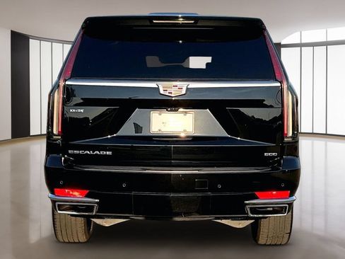 Used 2023 Cadillac Escalade Premium Luxury RWD image 4