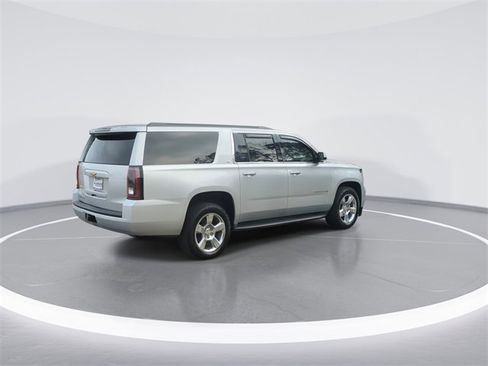 Used 2016 Chevrolet Suburban LT image 12