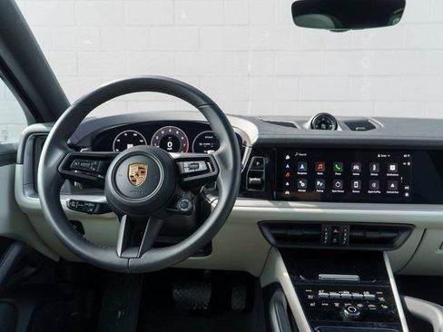 Certified 2025 Porsche Cayenne Coupe image 22