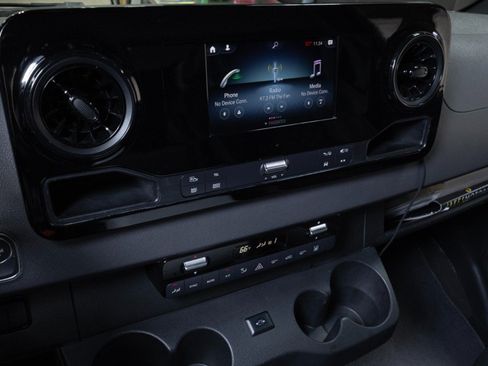 Used 2019 Mercedes-Benz Sprinter 2500 w/ Premium Package image 77
