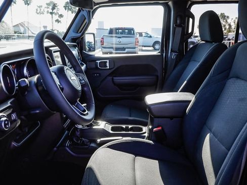 Used 2023 Jeep Gladiator Sport AWD/4WD image 22