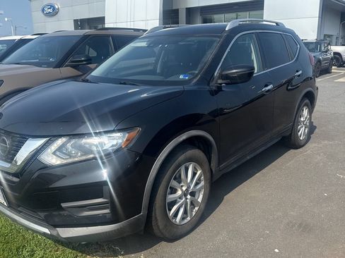 Used 2020 Nissan Rogue SV FWD image 3