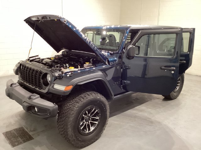 Used 2025 Jeep Wrangler Unlimited Sport AWD/4WD image 9