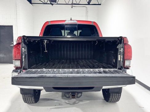 Used 2018 Toyota Tacoma TRD Off-Road image 9