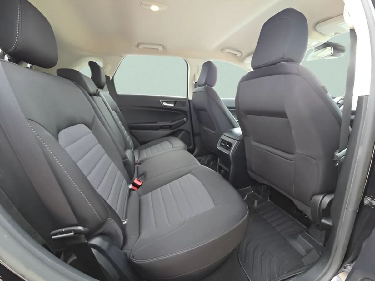 Used 2020 Ford Edge SE FWD image 21