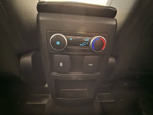 Used 2021 Ford Explorer XLT image 26