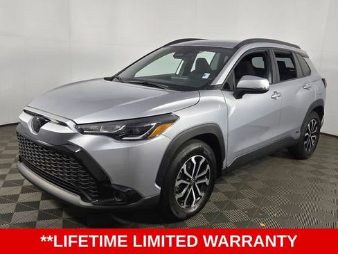 Used 2024 Toyota Corolla Cross SE image 3