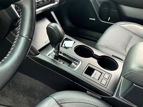 Used 2018 Subaru Outback 2.5i Limited image 11