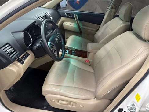 Used 2011 Toyota Highlander Limited w/ Tow Pkg FWD image 13