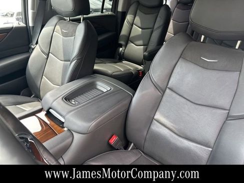Used 2020 Cadillac Escalade ESV Premium Luxury AWD/4WD image 10