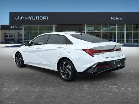 Certified 2025 Hyundai Elantra SEL FWD image 4