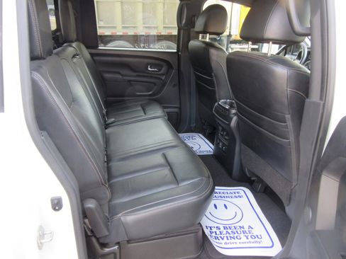 Used 2019 Nissan Titan SL w/ Midnight Edition image 11