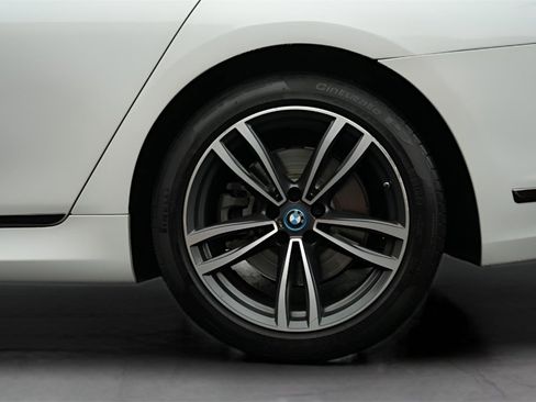 Used 2022 BMW 745e xDrive w/ M Sport Package image 14