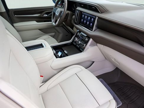 Used 2021 GMC Yukon XL Denali w/ Denali Premium Package image 33