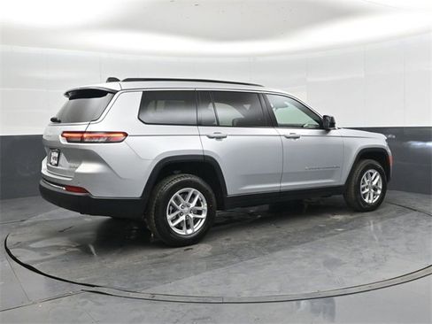 New 2025 Jeep Grand Cherokee L Laredo image 4