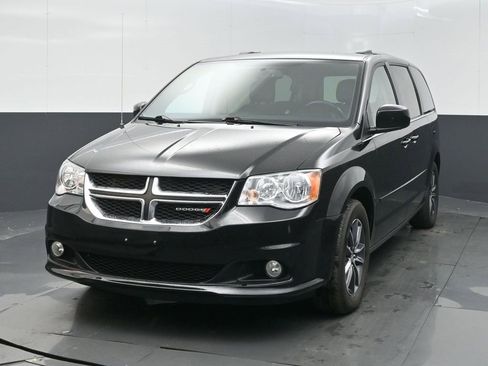 Certified 2017 Dodge Grand Caravan SXT image 3