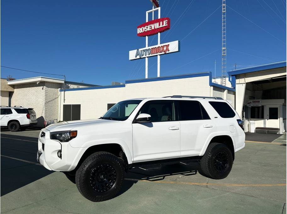 Used 2015 Toyota 4Runner SR5 AWD/4WD image 15