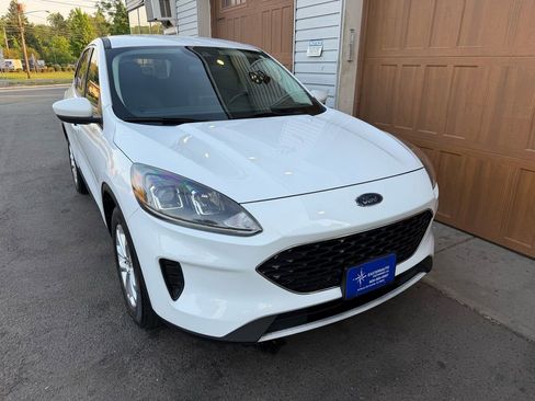 Used 2021 Ford Escape SE w/ Convenience Package FWD image 1